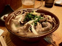 写真は天龍の中味そば945円。
ソーキの味噌煮900円も旨かったそう。

JALの機内でも当然、オリオンビール(おつまみ付きで500円)。