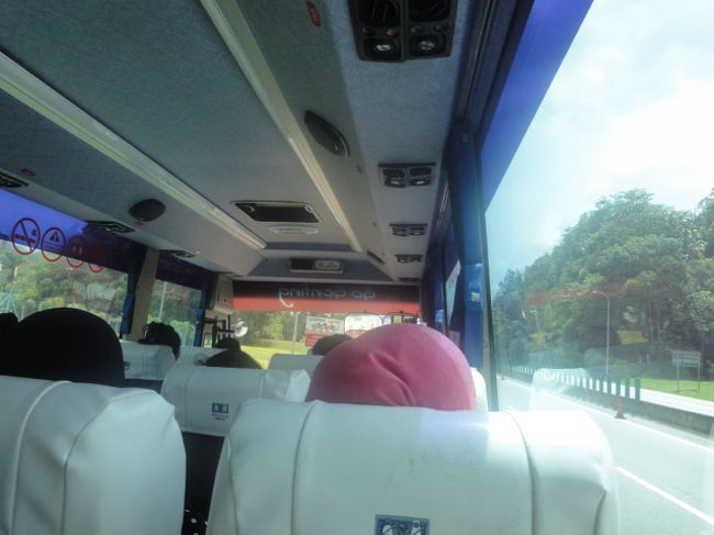 バスに乗っている時間は１時間くらい。