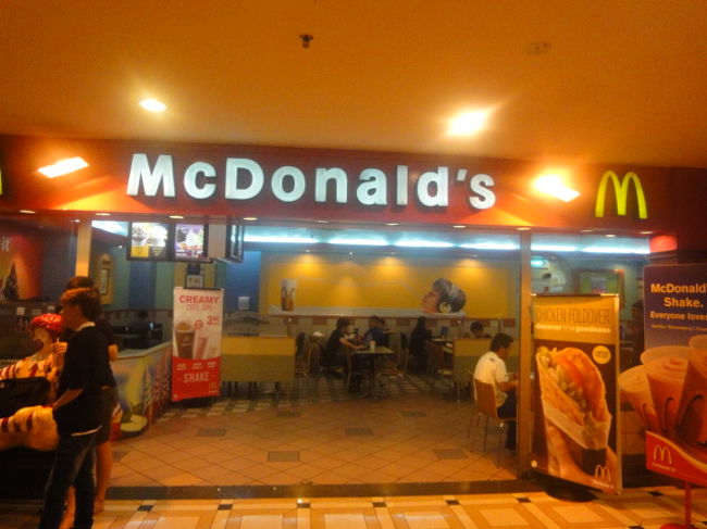 マクドナルドもありましたが、KL市内よりも価格は上げてありました。