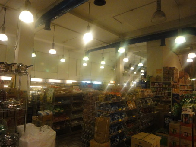 宿泊しているコンドの近くのアンパンパーク駅のレストランで夕食です。