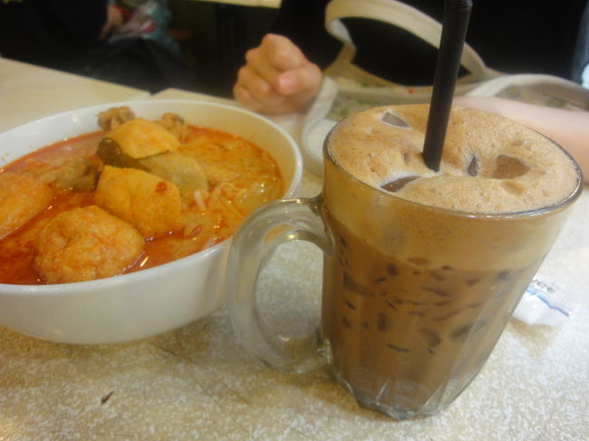 カレーラクサとマレーシアコーヒー