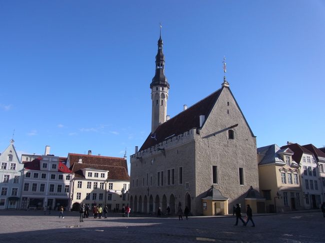 エストニアのタリン（世界文化遺産の街）の旧市庁舎広場。