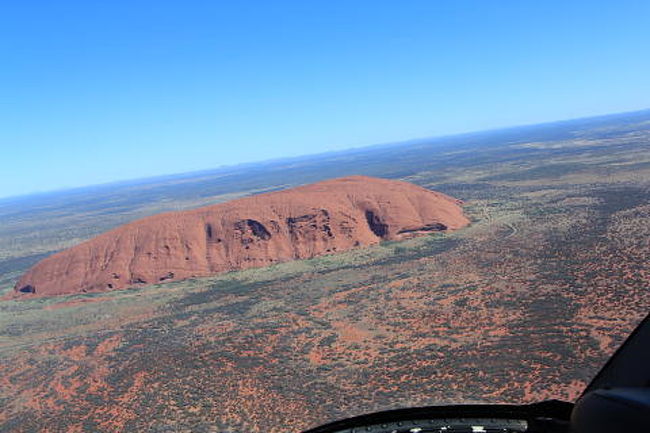 ヘリコプターからの眺め　エアーズロック
