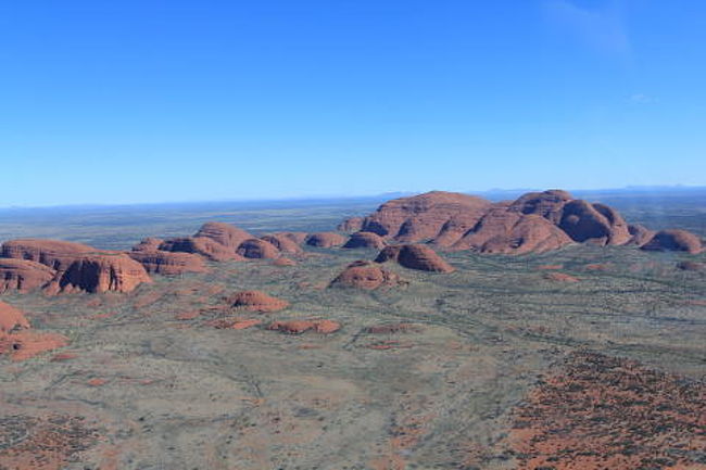 ヘリコプターからの眺め　カタ・ジュタ