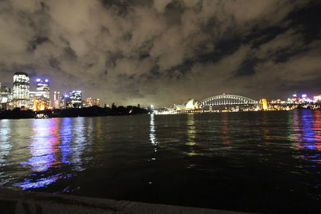 シドニー夜景　オペラハウスとハーバーブリッジ