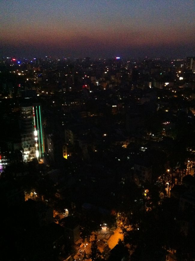 その晩、昼間同様に空は晴れ渡り、住居（２５階）から見える夜景は澄んで遠くまで見渡す事が出来た。