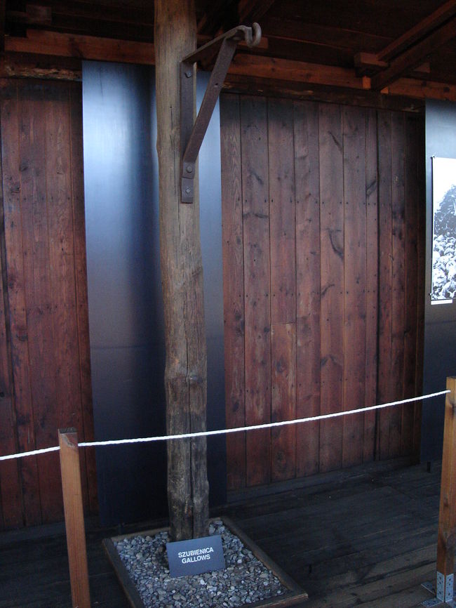 Barracs No.44<br /><br />絞首台（たぶん）