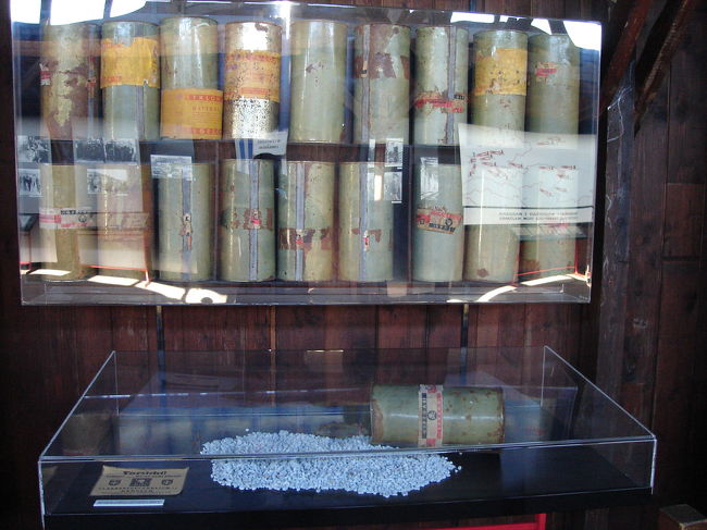 Barracs No.44<br /><br />チクロンB<br />下のケースにはチクロンBの実物が見られます。<br />アウシュビッツでは公開されて無く、初めて見ました。