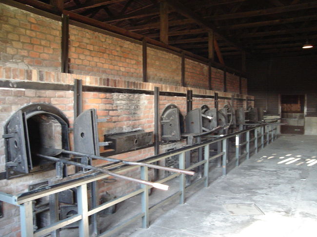 Crematorium<br /><br />焼却炉跡<br />ソ連軍進行時に建物は基本的に爆破処理されますが、この焼却炉は爆破しきれずにそのまま残っていたようです。