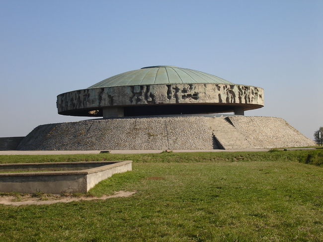 Mausoleum<br /><br />こちらは記念碑です。<br />