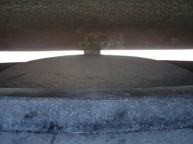 Mausoleum<br /><br />内部には何かが盛られています。<br />ドームは盛られたものを守る役目を持っているのですね。<br /><br />ここまででだいたいの察しはつくと思いますが、<br />この盛られたもの、遺灰でございます。