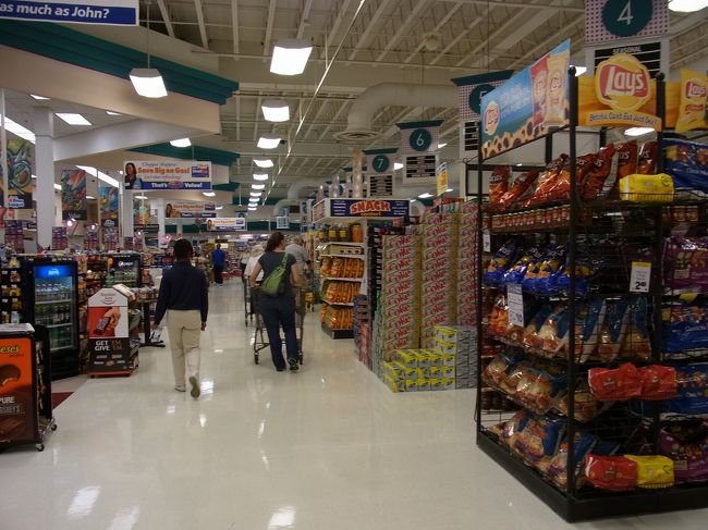 友人、スーパーでお買い物。<br />アメリカとカナダではシリアルの種類が違うそうで、<br />シリアル大好きな彼女は、何か美味しそうなシリアルないかな〜、と探しています。