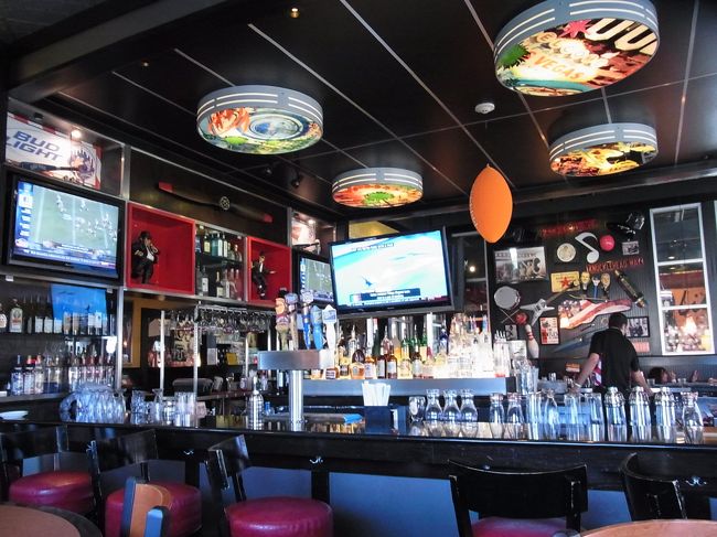 ポケプシー？たぶん、まだポケプシー？<br />ハンバーガーレストランでお昼。<br />今回初めてのアメリカハンバーガー♪<br />チェーン店だそうです。<br />