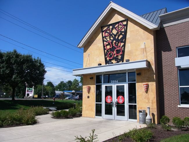 お店の外観。<br />結局、名前覚えていません。<br /><br />ハンバーガーも食べたし！<br />いよいよ長いドライブの開始です。<br />今2：20出発！