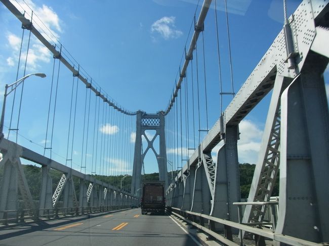 フランクリンルーズベルト橋を渡りNo.9の道を走ります。<br /><br />この時点で3：25分。<br />これから6時間くらいかかるようです。<br />ひぇ〜〜〜〜（＠＠;<br />