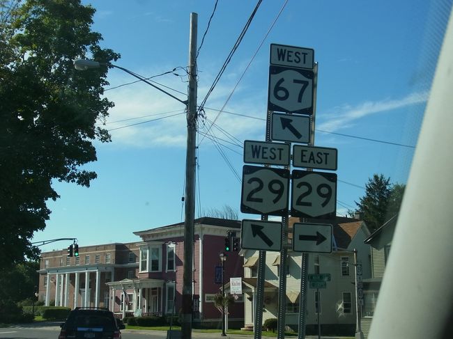 あっち行け、こっち行け、向こう行け。。。<br />私が標識を読むと、こうなる。