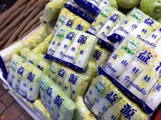 タイでも見かけた小さな白菜のようなもの。どうやって食べるのかな?ところで、台湾に行った時に知りましたが、白菜は縁起が良い物なんですね。