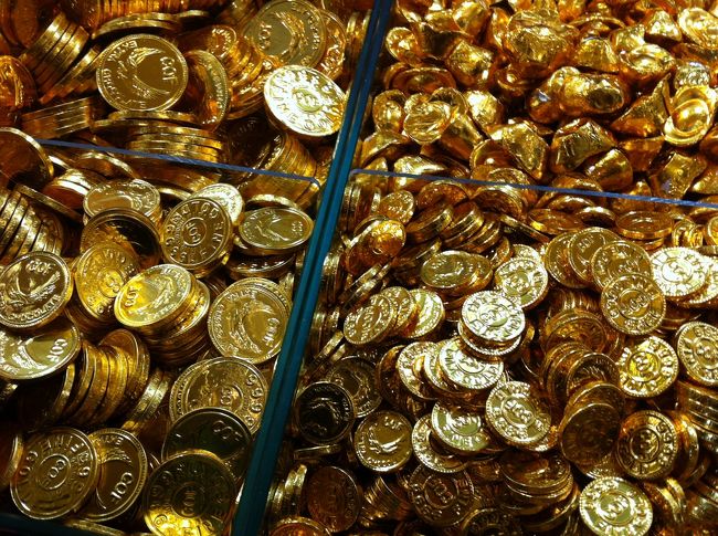 コインチョコが色々。元とか、、。マジック用に息子が大量購入。