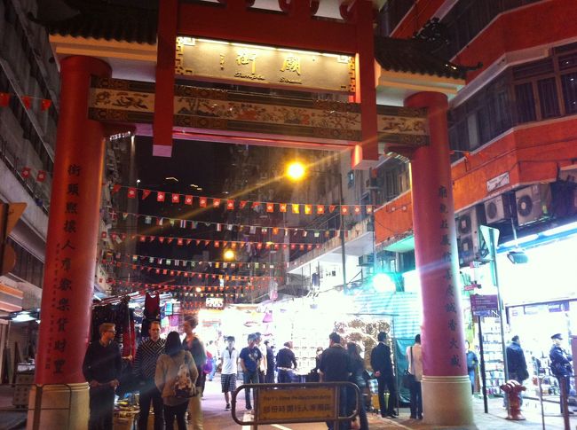 ナイトツアーで行った定番の女人街。