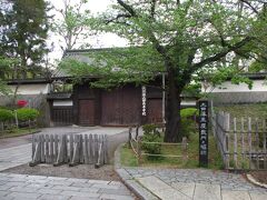 上田高校の門は、上田藩主の屋敷門。