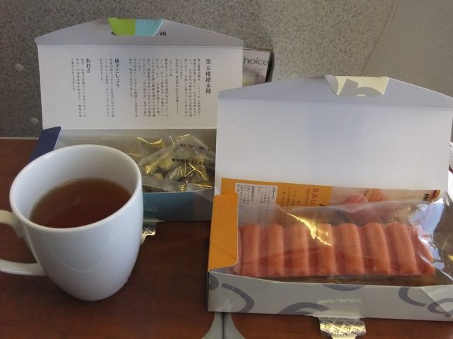 マグカフェの時間帯だったので、スティックタイプのバームクーヘンとピーセン？<br />初めて食べたけどまぁまぁかな。