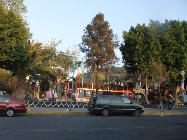 ２日目。明日フライトは８時半発なので、実質今日しか街歩きできません。<br />８時に宿を出て、まずは北バスターミナルへ向かいます。