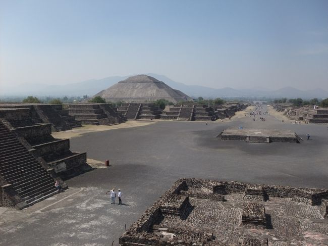 それでもここまで来たんだからと、ゆっくり階段を登り始める。<br /><br />階段の半分くらいのところでもう限界！！<br /><br /><br />恐る恐る振り帰って撮ったのがこの写真。笑<br />もちろん景色を楽しむ余裕はナシ！