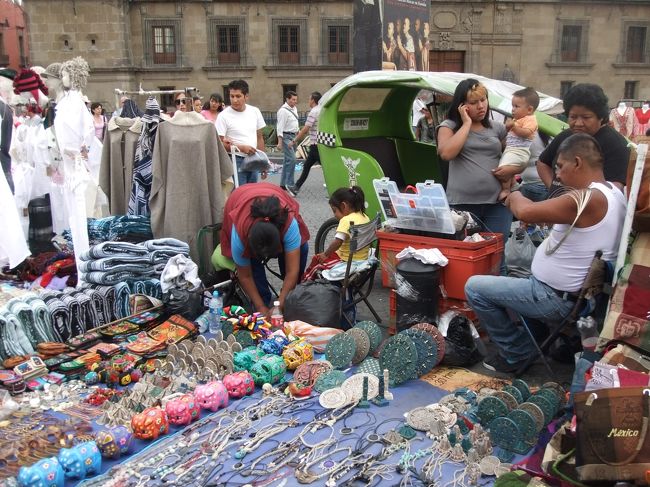 適当にぶらぶらしてたら、なんだかどっと疲れてきた。<br />午前中のテオティワカンの暑さにやられたらしい。<br /><br />しまった。午後からにすればよかったかも・・・