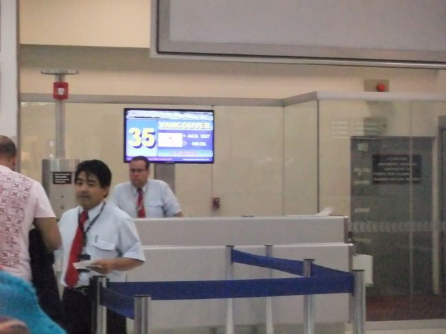 チェックイン後ラウンジに行こうと思ったけど、意外と時間がないのにラウンジが遠かったので諦めてゲート前で待つ。