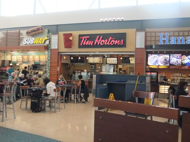 ここ去年来たな〜。<br /><br />メープルシロップとクッキーを買ってゲートへ。