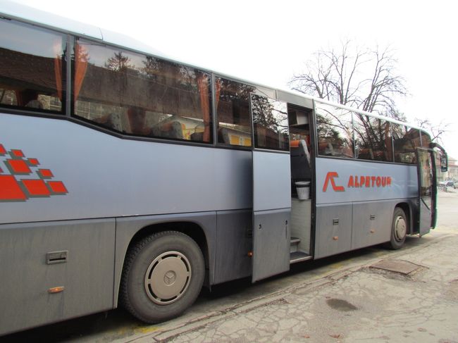 ★バス★<br />数分でバスがやってきた。ブレッド湖まで、1.30ユーロ。確か、乗っているのは10分くらい。