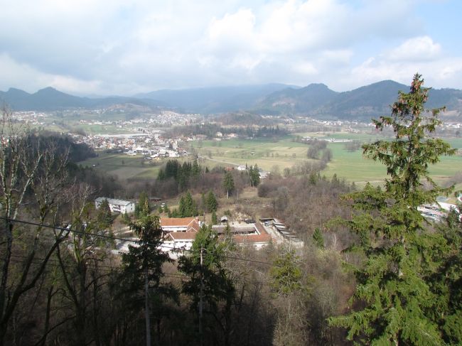 ★ブレッド城★<br />城の裏手の景色が一望。