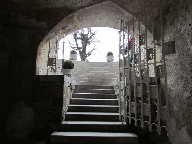 ★ブレッド城★<br />ここを上ると展望台なんだけど…