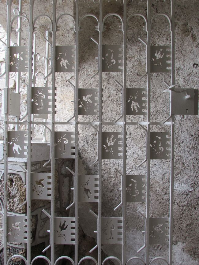 ★ブレッド城★<br />柵の扉の模様が可愛かったので、素通りしないで、ちらっと見てみてね。