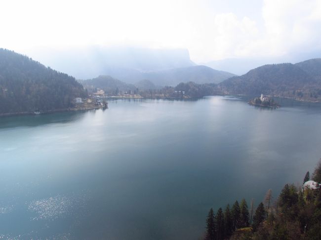 ★ブレッド城★<br />ようやく、ブレッド湖！ブレッド湖を一望！ブレッドに来たら、ぜひここまで来ることをオススメします。