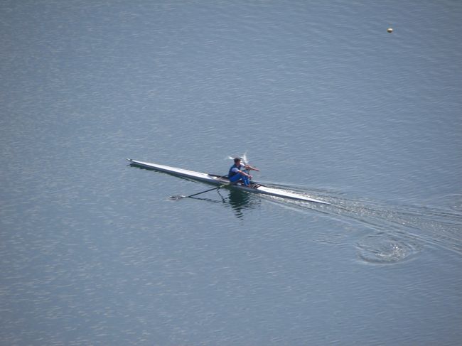 ★ブレッド城★<br />カヌーをやっている人もいた。観光用じゃなくて競技用って感じ。スロベニアは、カヌーが有名らしい。って、聞いた話で、裏づけはしていないので本当のところは良く知らないけど。<br /><br />＜修正＞こちらはカヌーではなく、スカールというもののようです。1人乗り、2人乗り、4人乗りがあるそうです。