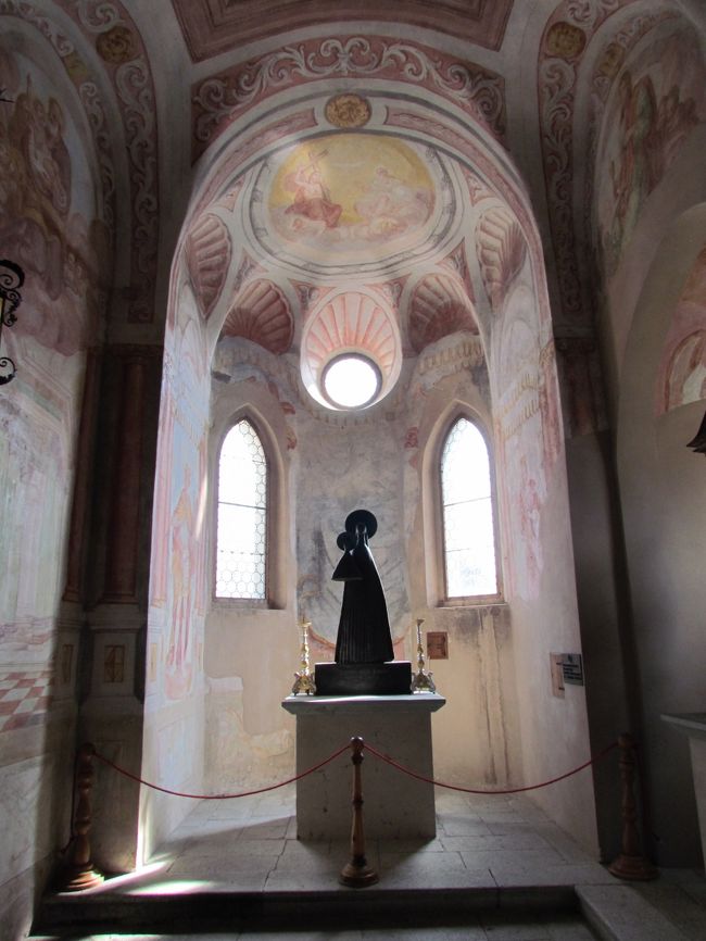 ★ブレッド城★<br />小さい礼拝堂もある。