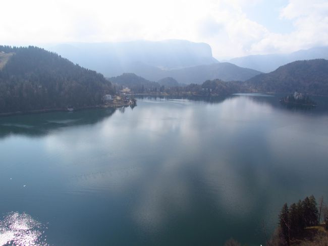 ★ブレッド城★<br />再び展望台で、上から見たブレッド湖の見納め。