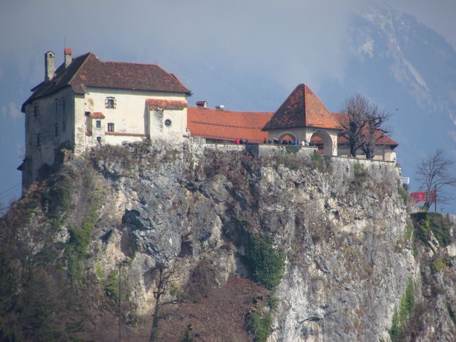 ★ブレッド城★<br />左手には、先ほど行ったブレッド城が見える。<br />