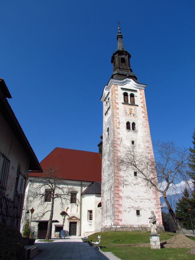 ★聖母被昇天教会★<br />今までいろんなか角度から見てきた聖母被昇天教会へ。入場料を払って中へ入る。