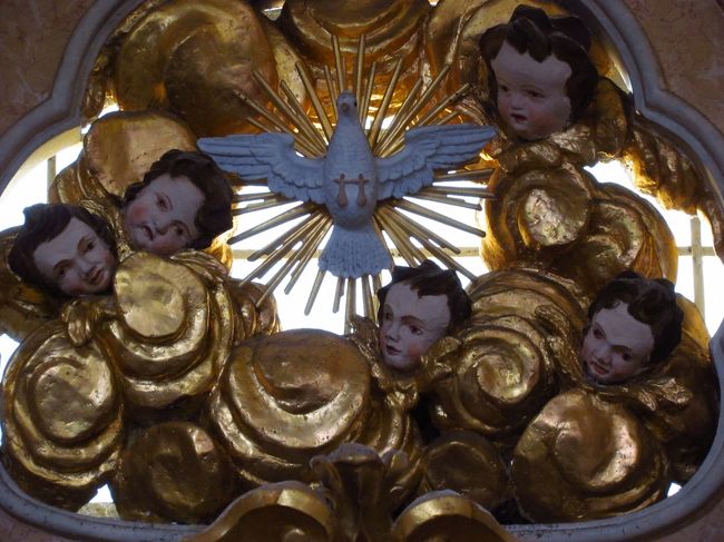 ★聖母被昇天教会★<br />顔だけってちょっと怖いけど、宗教的な意味があったりするのだろうか。