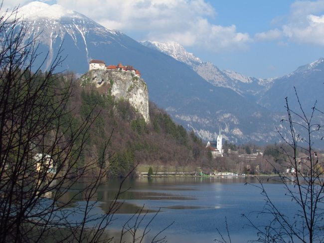 ★ブレッド島から★<br />再入場可能なことを確認して、ちょっと裏手に行ったりして。でも、時間も残り少ないし、どうしよう…。