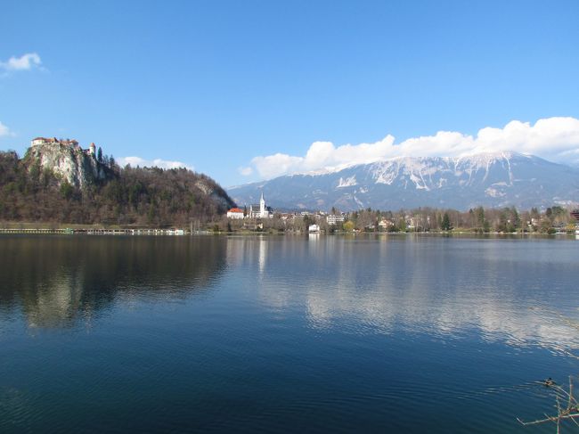 ★ブレッド湖★<br />スタート地点に近くなるにつれ、人も増えてきた。こちらの方が栄えているし、ホテルもあったりするので、けっこうこのあたりをぶらぶらして終わりの人も多いのかな。