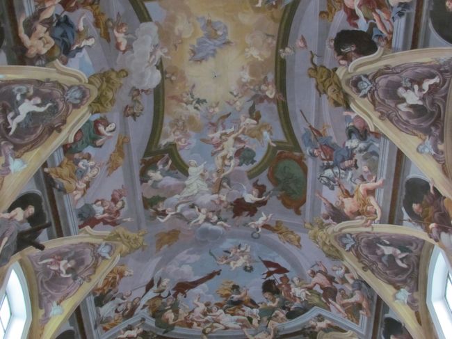 ★リュブリャナ大聖堂★<br />もしかしたら、歴史的な価値とかがあまりなくてガイドブックに載っていなかったのかもしれないけど、ちらっと中に入るのをオススメします。