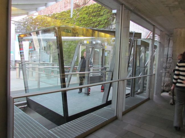 ★ケーブルカー★<br />ケーブルカーとリュブリャナ城の塔のチケットを購入。ガラス張りのケーブルカーに乗り込みます。