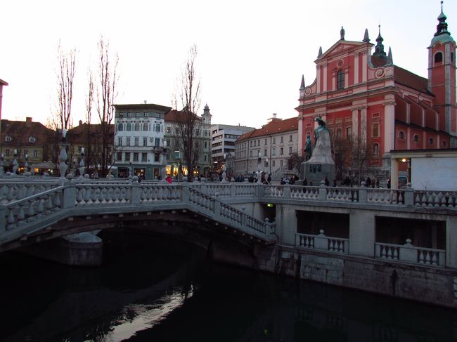 ★三本橋★<br />市庁舎前の広場から三本橋の方へ歩いていく。