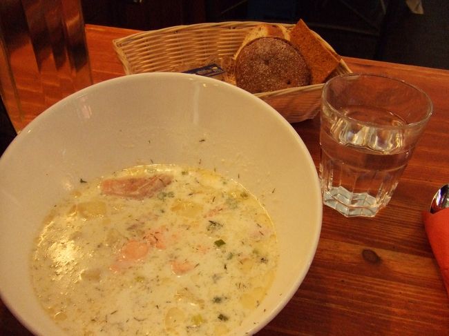 サーモンスープ。<br />じゃがいもとサーモンがゴロゴロ入って、<br />全く臭みもなく、ものすごく美味しかったです！