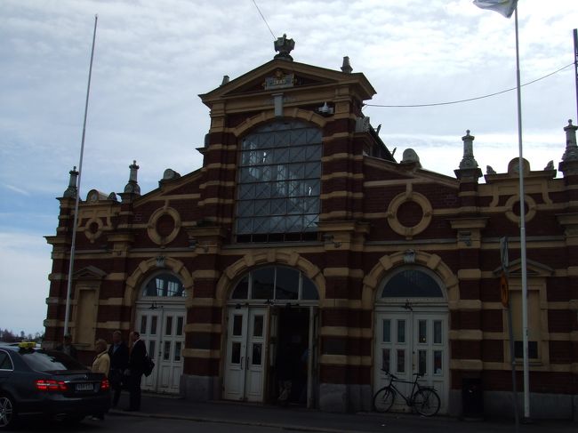 お昼はオールドマーケットで