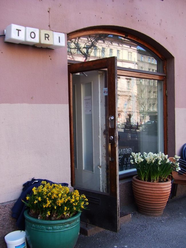 お昼はTORIにて。（強面の男性が接客していました。）