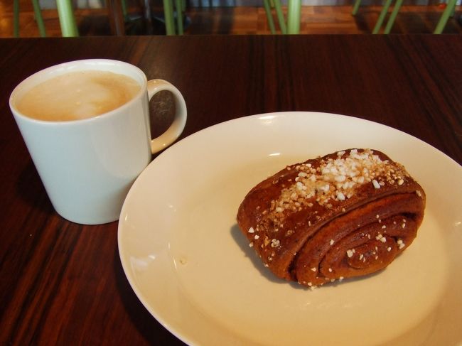 最後に空港でシナモンロールを。<br />シナモンロール万歳！